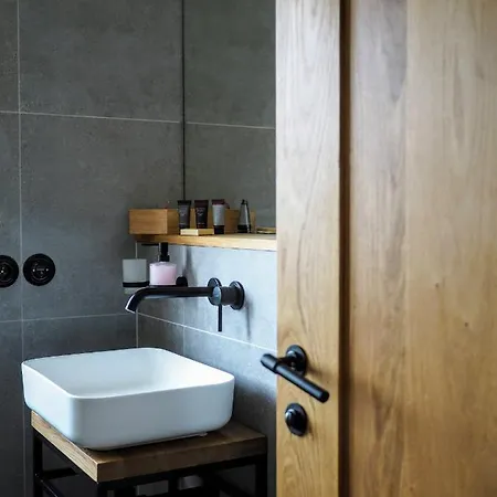 Poharek Apartment *